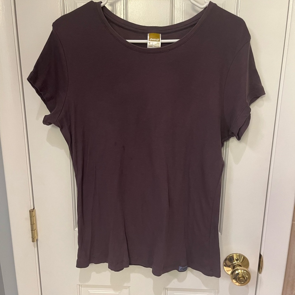 ONNO Classic Crew Neck Short Sleeve Tee in Eggplant Purple - M
